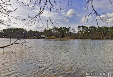 Ein Wald- und Wassergrundstück als perfekter Rückzugsort fürs Wochenende