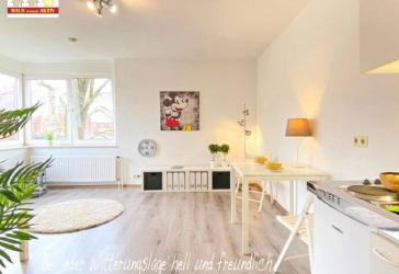 1Zi.Apartment mit EBK- renoviert, hell und freundlich-zum 01.10.- Haustiere erlaubt- Innenstadt: Fahrrad 15 Min./ Bus: 10 Min.-Haltestelle vor der Tür