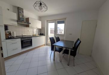 Lu-Süd ** Tolle City Wohnung ** mit Balkon in gepfegtem Mehrparteienhaus 3.OG