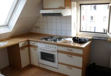 N-West (U-Bahn): Ruhige, Drei-Zimmerwohnung für Single oder zu zweit (Gartenmitbenutzung), sehr gepflegt.