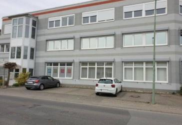 Sehr gepflegte Büro - oder Praxisetage in Bad Vilbel zu vermieten, DV Verkabelung, Serverraum