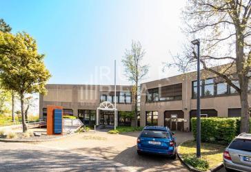 Attraktive Lagerfläche in Düsseldorf | modernisierte Büroflächen vorhanden | zentrale Lage