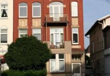 5 Zimmer Wohnung mit Wintergarten und großem Garten