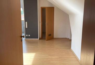 Moderne 2 Zimmer Dachgeschosswohnung zentral gelegen in Neustadt an der Aisch