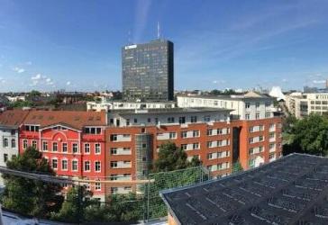 Dachgeschoss mit Privatfahrstuhl, EBK, Sauna und Pool mit Blick über Berlin in Bestlage