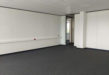 Effiziente Bürofläche für kleine Teams mit Service-Anbindung im Business Park