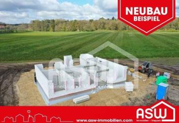 Musterhaus! Geräumiger Neubaubungalow mit Winkelwalmdach und massiver Garage in Südlage und freiem Feldblick