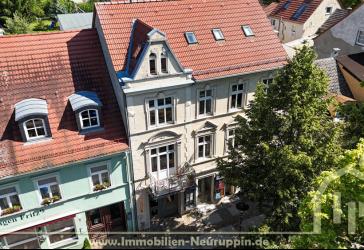 Zentral gelegene Kapitalanlage mit Hofauffahrt zur urgemütlich angelegten Innenhofgastronomie uvm.!