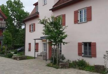 4-Zimmerwohnung: stilvolles Wohnen in modern gestalteter historischer Wohnanlage