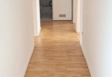 GRUNDform - Immobilien ! Lust auf Wohnen ? Großzügig - renoviert - komplette EBK - mitten im Geschehen!