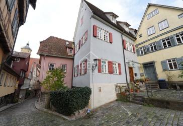 Zeitloser Charme trifft Stadtleben - Stilvolles historisches Haus