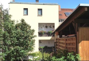 Eine grüne Oase in der Stadt - gepflegtes Zwei- bis Dreifamilienhaus in Pößneck - ruhig und zentral zugleich!