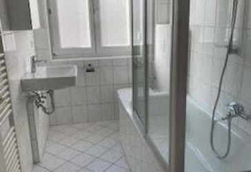 N-Gleißhammer: Renovierte, kleine Zweizimmer-Wohnung mit neuer Einbauküche.