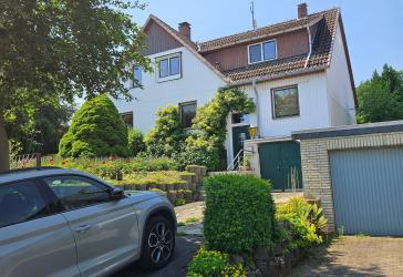 Mehrfamilienhaus mit Einliegerwohnung und schönem Garten