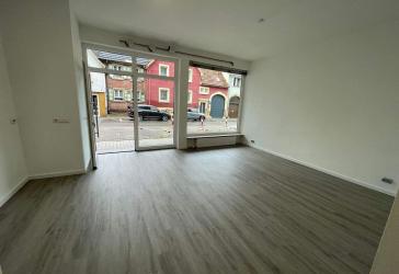 Ladengeschäft Nähe Marktplatz mit Stellplatz