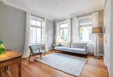Schöne Altbauwohnung, komplett möbliert, im grünen Hamburg-Flottbek gelegen