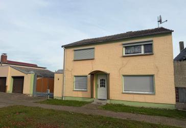 Einfamilienhaus mit Nebengelass und Garage in Bonitz