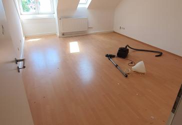 Helle 2 ZKB Wohnung im Dachgeschoß OHNE Balkon 67 qm