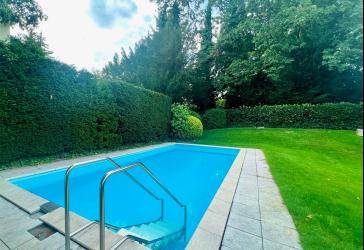 ERSTKLASSIGE TERRASSEN-WOHNUNG - WOHNEN AM POOL - IM GEPFLEGTEM ARCHITEKTENHAUS
