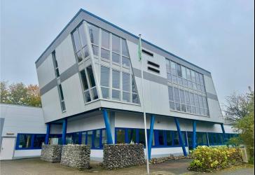 Repräsentative Bürorräume in einem modernen Bürobau mit Hallenflächen in Norderstedt- Harksheide - Oststraße zu vermieten !!
