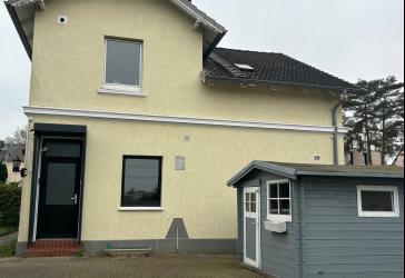? Zwei Wohnungen in einem Haus mit Garten & Stellplätzen - ideal für zwei Familien – Hamburg-Sülldorf