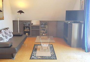 Möblierte 2-Zimmer Maisonettewohnung mit Balkon und Garage in Fürth Burgfarrnbach