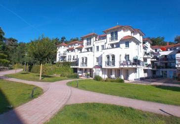 Residenz am Meer: 3-Zimmer-Wohnung in zentraler Lage mit Balkon und Wellnessanlage