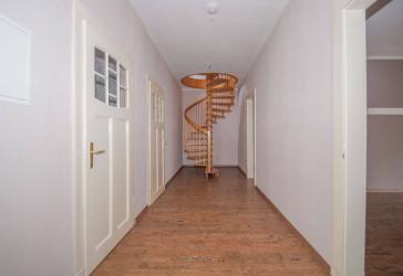 Leerstehende Maisonettewohnung mit doppeltem Balkon mitten in Gohlis!
