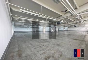 Teilbare lichtdurchflutete Lagerfläche in Buxtehude mit 2.800 m²