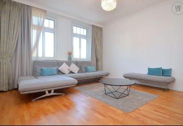 Exklusiv möblierte Wohnung mit 3 Schlafzimmern, Balkon und Garage im beliebten Nürnberger Norden