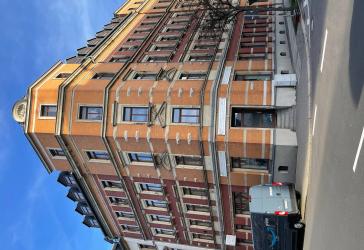 Helle großzügige 4-Raum-Wohnung mit Balkon in Innenhof, Badezimmer, Abstellraum und Keller