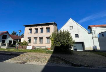 Zweifamilienhaus mit großer Scheune in Colbitz
