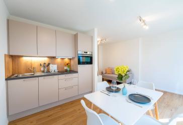 Wunderschöne vollmöblierte 2 Zimmer Wohnung Mit Balkon APT 1