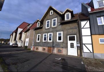 Einfamilienhaus in zentraler Lage zum Selbstausbau !