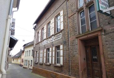 Altes Weingut im historischen Ortskern - Vielfältige Umbaumöglichkeiten für exklusives Wohnen!