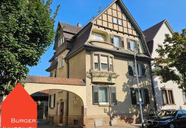 Älteres 3-Familienhaus mit zwei Stellplätzen in zentraler Lage von Mühlacker zu verkaufen