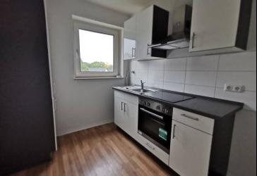 Ihre Chance - ideale 3,5-Zi.-Wohnung mit Balkon und moderner Küchenzeile