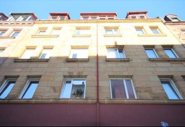 Gepflegte 2,5-Zimmer-Wohnung mit EBK im 4.OG ohne Lift in ruhiger Lage nahe Friedrich-Ebert-Platz