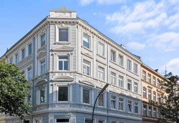 Neuwertiges-Dachgeschoss mit 3 Zimmer, zwei Balkonen und Weitblick in Altona-Altstadt