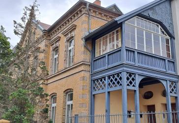 Denkmalgeschütztes Mehrfamilienhaus mit großem Grundstück