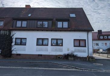 Wohneinheit in einem 2-FH mit PKW-Stellplätzen in Pegnitz