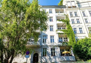 150 qm Altbauwohnung mit 4 Zimmern, Balkon und Loggia zum Landwehrkanal, vermietet
