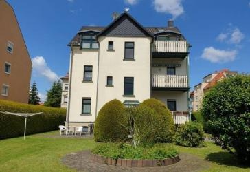 Neu saniert trifft auf Altbaucharme! Familienglück mit Balkon, 4 Zimmern, 2 Bädern, 2 Stellplätzen und Garten!
