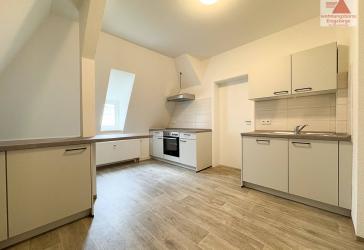Frisch saniert - Moderne 3-Raum-Dachgeschosswohnung in Aue zu vermieten