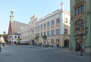 MEHR ZENTRUM GEHT NICHT !!! - Ladengeschäft auf 2 Etagen - direkt am Rathaus