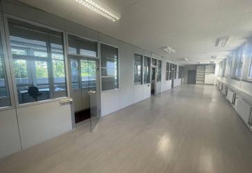 Attraktive Gewerberäume in ruhiger Waldrandlage