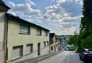 Sofort nach Kauf/Übergabe nutzbares 1-2-Familienhaus mit moderner Brennwert-Therme, Wintergarten, Einbauküche und son...