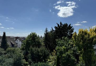 Stuttgart Degerloch, ruhige Zentrumslage 3,5 Zimmer-Wohnung mit geschlossenem Balkon ca. 79qm, Fernsicht/Ausblick.