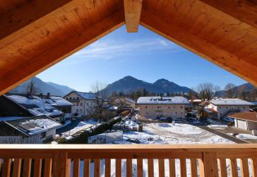 Herrliche Dachgeschosswohnung mit zwei Balkonen in sonniger Lage