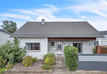 Wohntraum für die Familie - Freistehendes Einfamilienhaus mit kleiner Büroeinheit / ELW